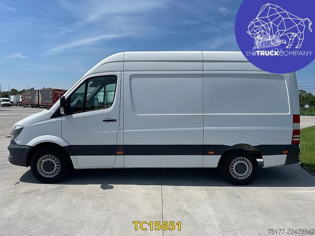 Slēgtais furgons Mercedes-Benz Sprinter 213 37s