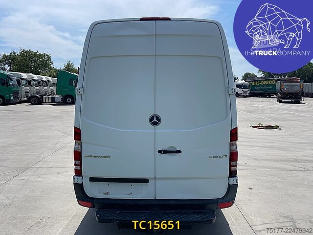 Slēgtais furgons Mercedes-Benz Sprinter 213 37s