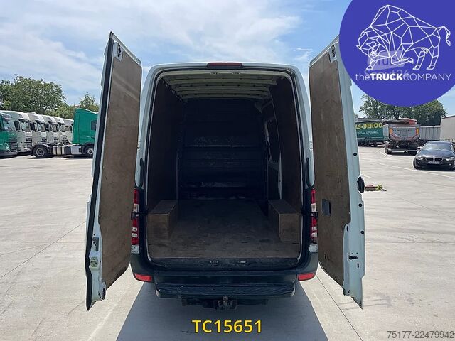 Slēgtais furgons Mercedes-Benz Sprinter 213 37s