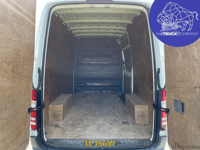 Slēgtais furgons Mercedes-Benz Sprinter 213 37s