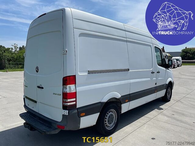 Slēgtais furgons Mercedes-Benz Sprinter 213 37s