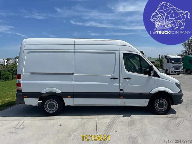 Slēgtais furgons Mercedes-Benz Sprinter 213 37s