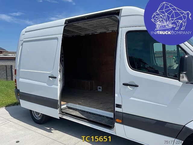 Slēgtais furgons Mercedes-Benz Sprinter 213 37s