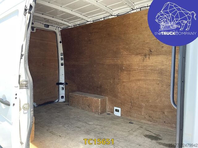 Slēgtais furgons Mercedes-Benz Sprinter 213 37s