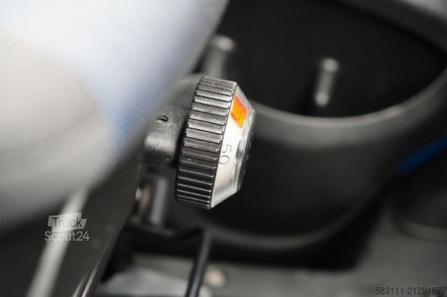 Izotermiczny van chłodnia IVECO DAILY 35-160 / KONTENER 4,2 M / WINDA-750kg / BL