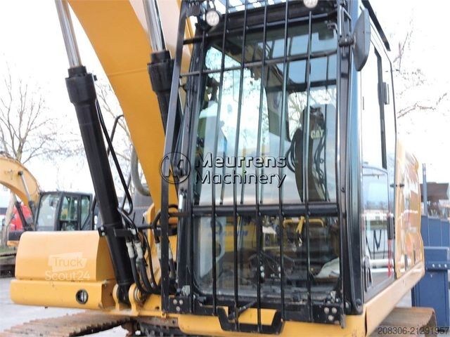 Chain excavator CATERPILLAR 320GC