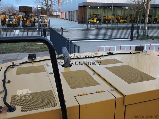 Chain excavator CATERPILLAR 320GC