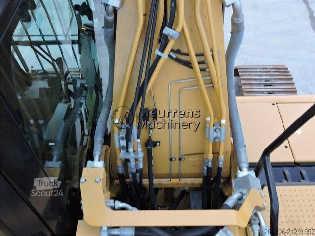 Chain excavator CATERPILLAR 320GC