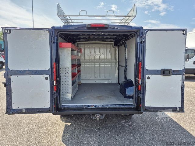 Furgão de painéis Fiat Ducato 120 L1H1