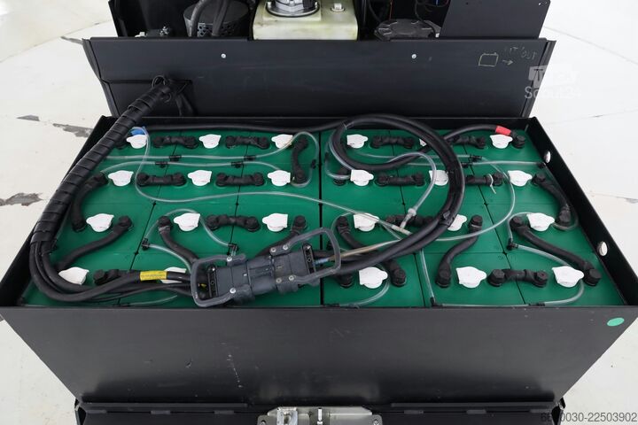 VNA (très souvent utilisé tel quel en contexte professionnel) signifie « chariot à allées très étroi Toyota BT Vector VCE150A