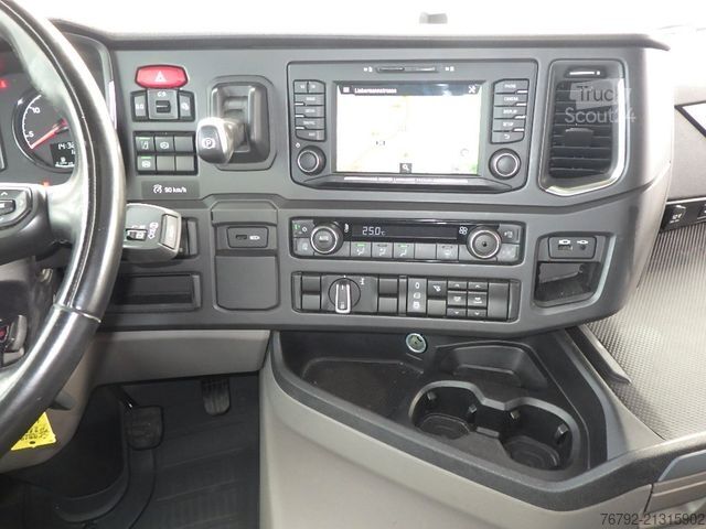 Içecek kamyonu SCANIA P 280 B Getränkeko. 7,3m/Lasi/LBW/2xAHK/Vollluft