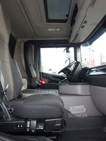 Kutu kamyonu SCANIA P 280 B Getränkeko. 7,3m/Lasi/LBW/2xAHK/Vollluft