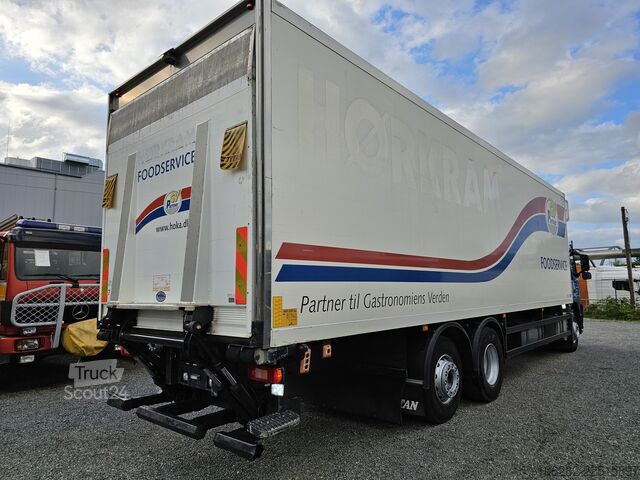Lastebil med kjøleboks VOLVO FM330 6x2 FRIGOBLOCK Multizone Lenk u. L