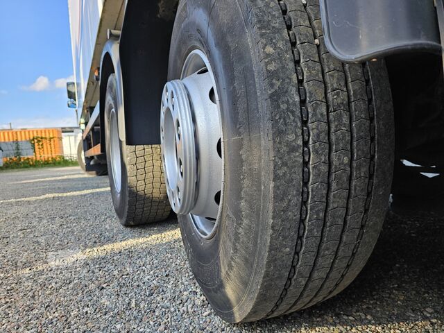 Lastebil med kjøleboks VOLVO FM330 6x2 FRIGOBLOCK Multizone Lenk u. L
