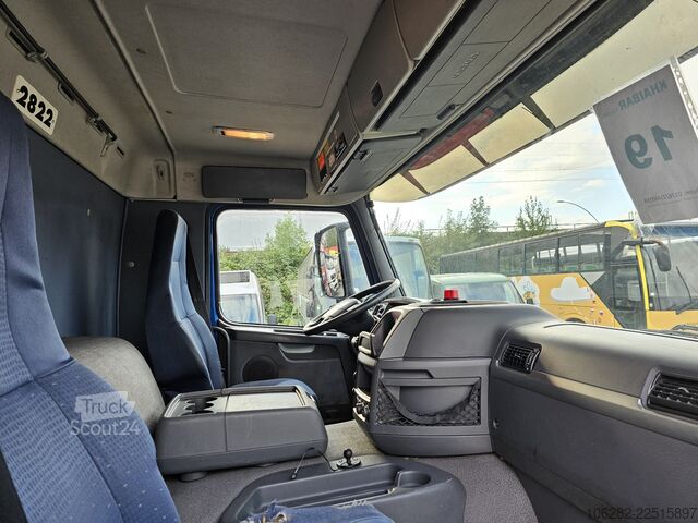 Lastebil med kjøleboks VOLVO FM330 6x2 FRIGOBLOCK Multizone Lenk u. L