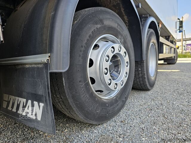Lastebil med kjøleboks VOLVO FM330 6x2 FRIGOBLOCK Multizone Lenk u. L