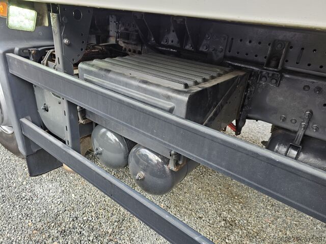 Lastebil med kjøleboks VOLVO FM330 6x2 FRIGOBLOCK Multizone Lenk u. L