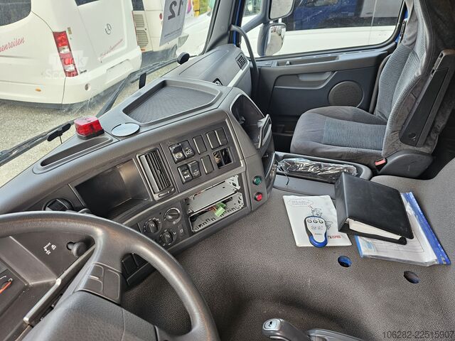 Rashladni kamion Volvo FM330 Multizone Lenk u. Kühlkoffer