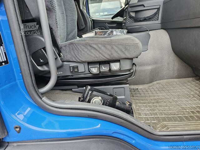Rashladni kamion Volvo FM330 Multizone Lenk u. Kühlkoffer