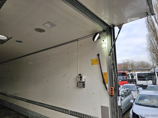 LKW mit Kofferaufbau Volvo FL240 4x2 Ladeborwand
