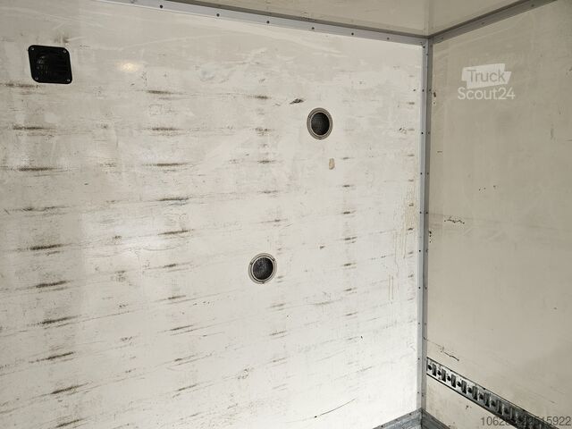 LKW mit Kofferaufbau Volvo FL240 4x2 Ladeborwand
