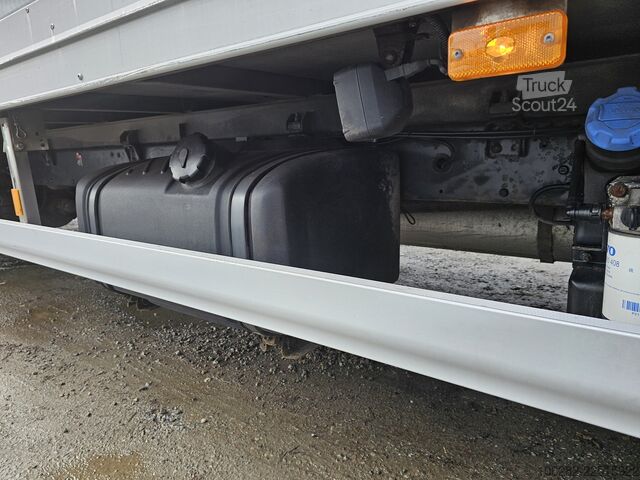 LKW mit Kofferaufbau Volvo FL240 4x2 Ladeborwand