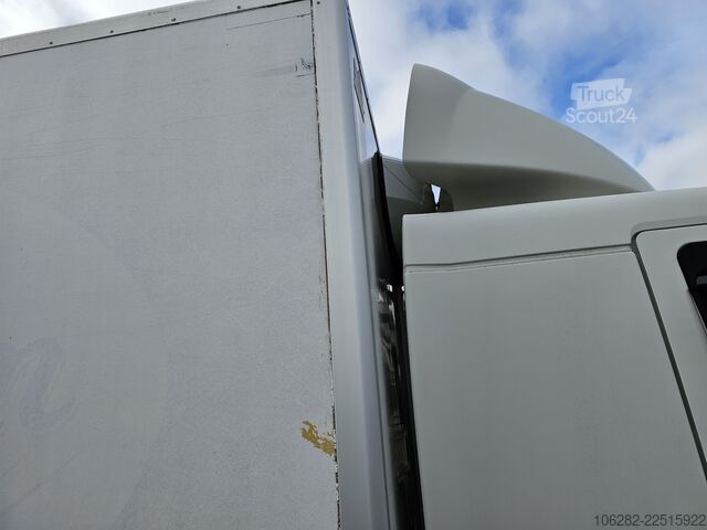 LKW mit Kofferaufbau Volvo FL240 4x2 Ladeborwand