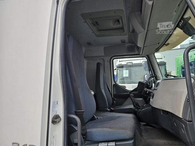 LKW mit Kofferaufbau Volvo FL240 4x2 Ladeborwand