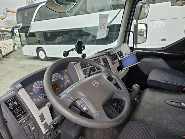 LKW mit Kofferaufbau Volvo FL240 4x2 Ladeborwand