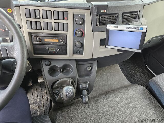 LKW mit Kofferaufbau Volvo FL240 4x2 Ladeborwand