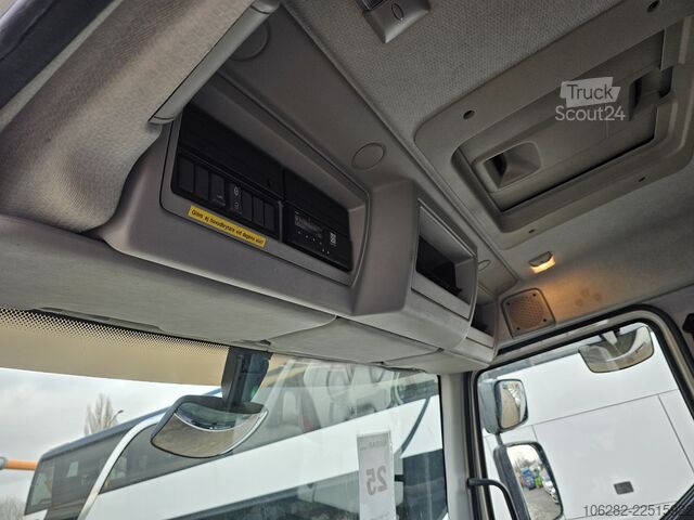 LKW mit Kofferaufbau Volvo FL240 4x2 Ladeborwand