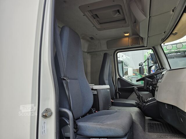 Kutu kamyonu Volvo FL 240 4x2 14Tons Hebebühne Blatt/Luft