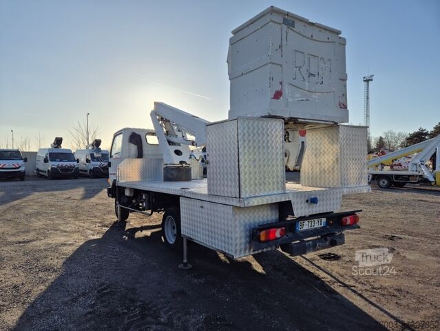 Fourgon tôlé Nissan Cabstar RAM Mira 140 - 14 m