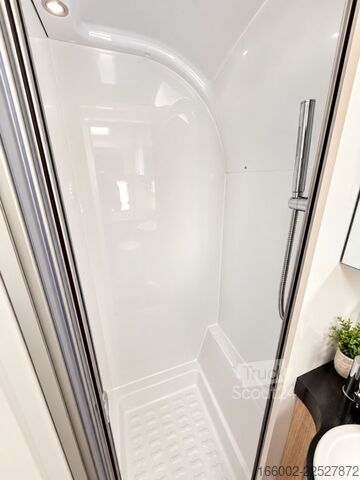 Caravana HOBBY De Luxe 495 WFB Modelljahr 2027 ausgestellt!
