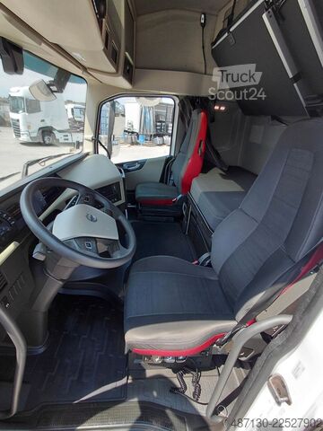 Стандартен влекач VOLVO FH 460