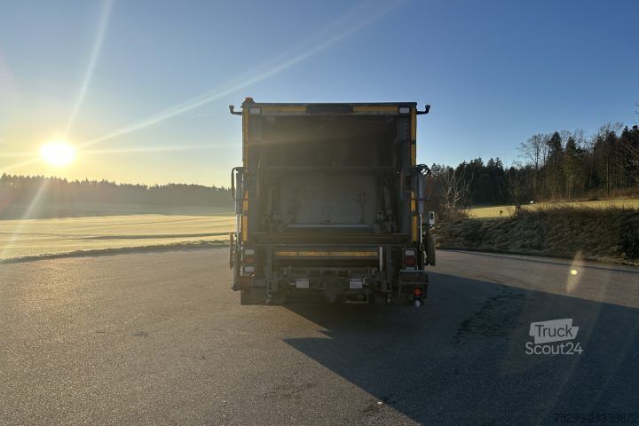 Müllwagen Scania P320 LB6x2*4 Ochsner / Swiss-Vehicle
