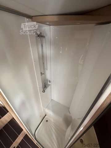 عربة تخييم شبه مدمجة KNAUS Sky Wave 60 YEARS 650 MEG