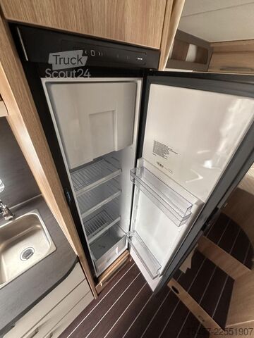 عربة تخييم شبه مدمجة KNAUS Sky Wave 60 YEARS 650 MEG