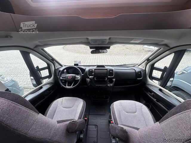 عربة تخييم شبه مدمجة KNAUS Sky Wave 60 YEARS 650 MEG