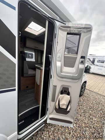 Autorulotă semi-integrată KNAUS Van TI VANSATION 550 MF L-Sitzgruppe, Automatik