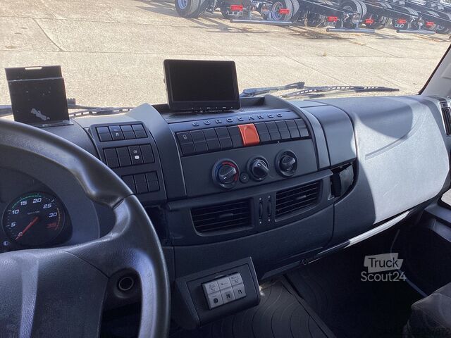 Vrachtwagen met bakwagen Iveco 120