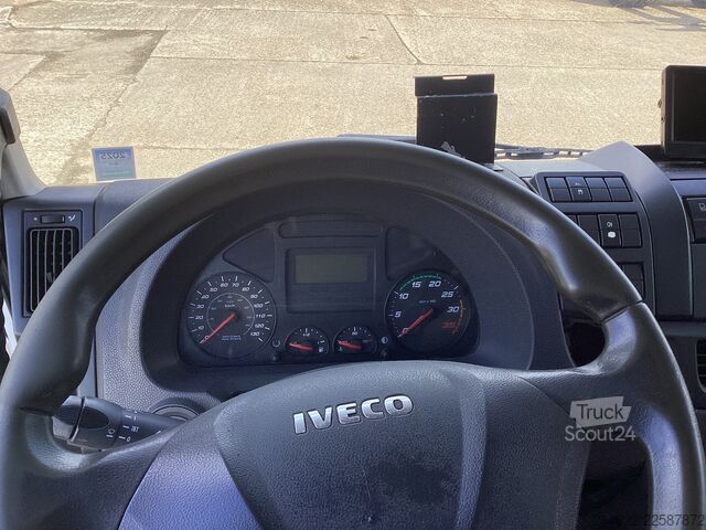 Vrachtwagen met bakwagen Iveco 120