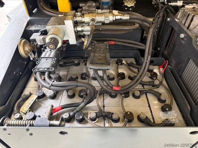 Stivuitor cu patru direcții Combilift CBE3000 TRIPLEX 6500 POSITIONER