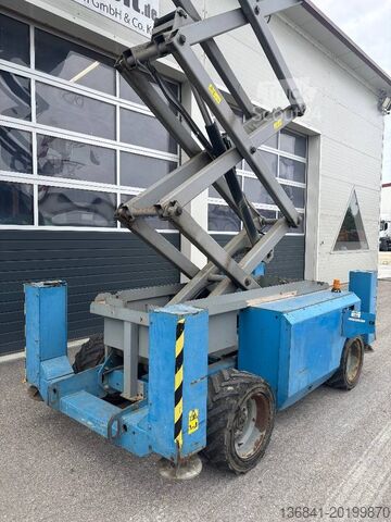Nožnicový výťah Genie GS 2668 RT 10m Diesel Scherenarbeitsbühne