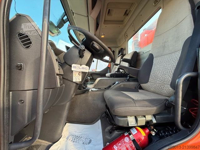 Automobilis ar plakanu platformu RENAULT Premium Lander Pritsche mit Kran FASSI