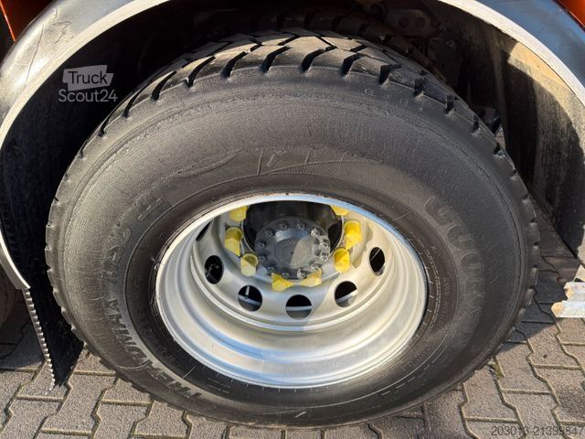 Automobilis ar plakanu platformu RENAULT Premium Lander Pritsche mit Kran FASSI