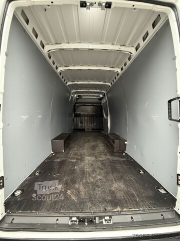 Škatla za dostavna vozila visoka + dolga Iveco Daily 35-180 HiMatic - 37 TKm