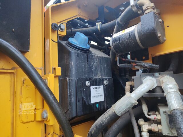 Escavadora de rastos Volvo ECR145EL with Steelwrist rototilt and 2 buckets