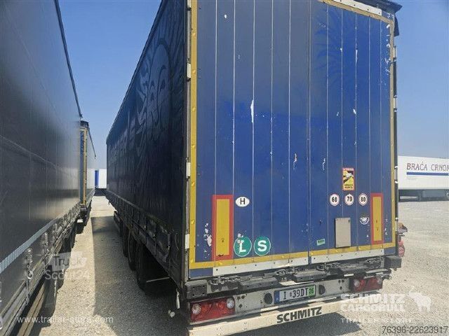 Öppen semitrailer med kapell Schmitz Cargobull Semitrailer Curtainsider Mega