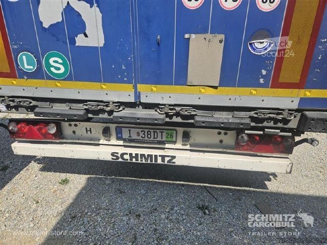 Öppen semitrailer med kapell Schmitz Cargobull Semitrailer Curtainsider Mega